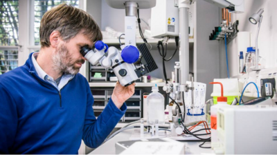 Prof. Thomas Misgeld is the director at the TUM Institute of Neuronal Cell Biology and coordinator for the SyNergy Cluster of Excellence. Image: ediundsepp