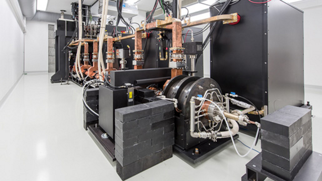 General view of the Munich Compact Light Source (MuCLS) located at the central building of the Munich Institute of Biomedical Engineering in Garching.  Image: Andreas Heddergott / TUM