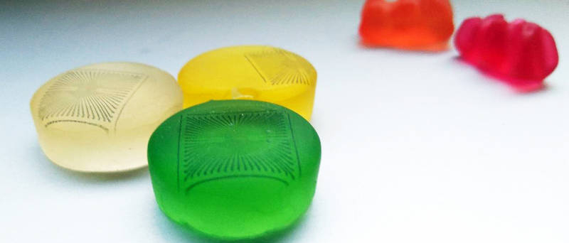 Microelectrode arrays on gelatin: A team surrounding Professor Wolfrum has successfully printed sensors on gummi candy. Image: N. Adly / TUM