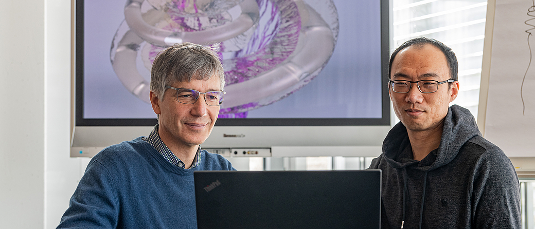 Prof. Dr. Werner Hemmert and Dr. Siwei Bai are developing computer models to better understand and simulate the hearing process with cochlea implants.