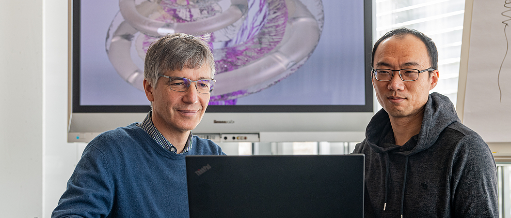MIBE-PI Werner Hemmert and Postdoc Siwei Bai Image: Andreas Heddergott / TUM MIBE-PI Werner Hemmert and Postdoc Siwei Bai Image: Andreas Heddergott / TUM