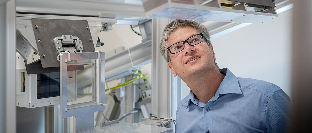 Prof. Franz Pfeiffer und sein Team haben die Dunkelfeld-Röntgen-Technik in einer klinischen Studie getestet. Bild: A. Heddergott / TUM