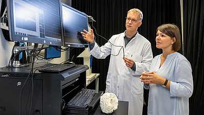 Professors Simon Jacob and Julijana Gjorgjieva will each receive an ERC Consolidator Grant for their research in neuroscience. Additionally, three other TUM researchers have been awarded these renownded grants. Image: Astrid Eckert / TUM