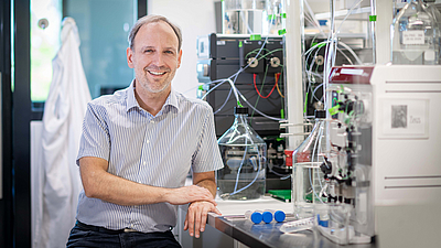 Oliver Lieleg, Professor of Biopolymer Materials at TUM, and his team develop mucin-based materials for medical applications. 