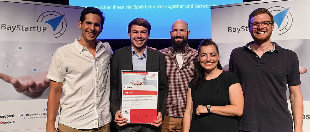 Das Team des Start-ups ORBEM bei der Preisverleihung des Münchner Business Plan Wettbewerbs. Bild: BayStartUP