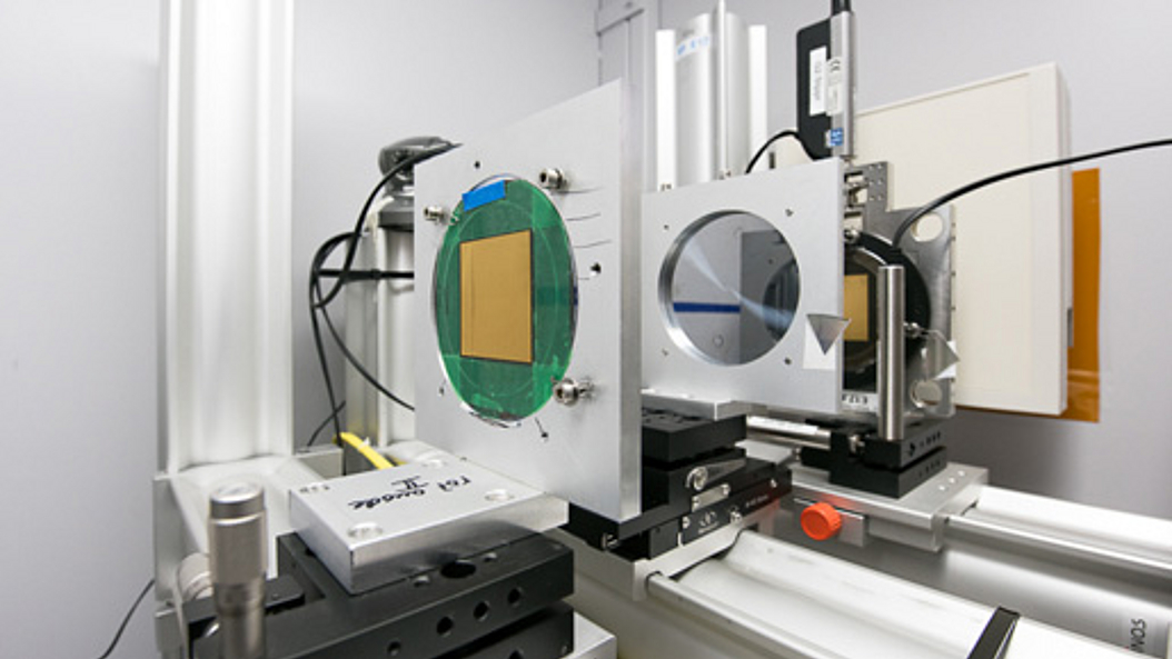 Versuchsaufbau für die Gitter-basierte Röntgenphasenkontrast-Bildgebung an der Munich Compact Light Source  Bild: Andreas Heddergott / TUM