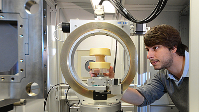 Student preparing an experiment at the Munich School of BioEngineering